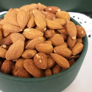 لوز محمص بدون ملح