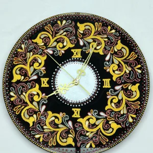 ساعة زينة رسم يدوي